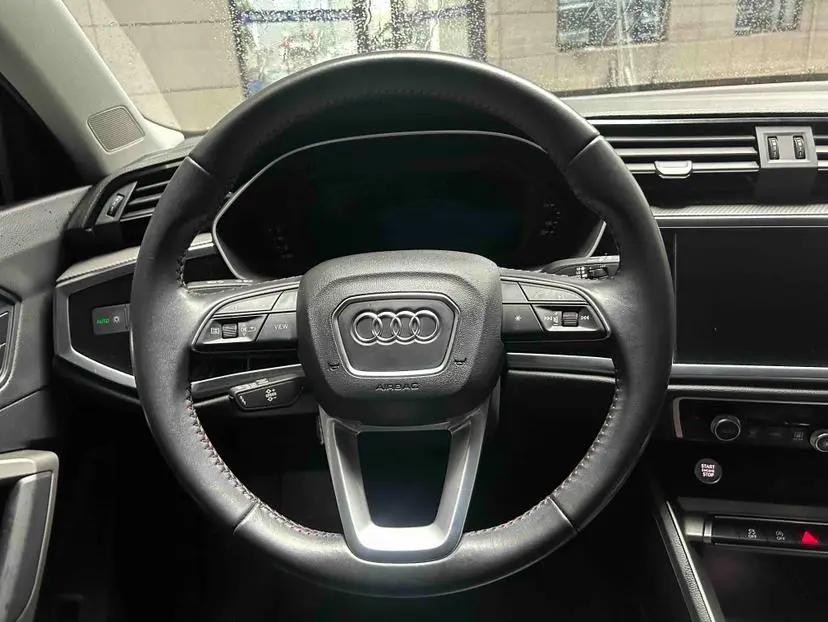 Audi Audi Q3 35 TFSI fashion and elegant