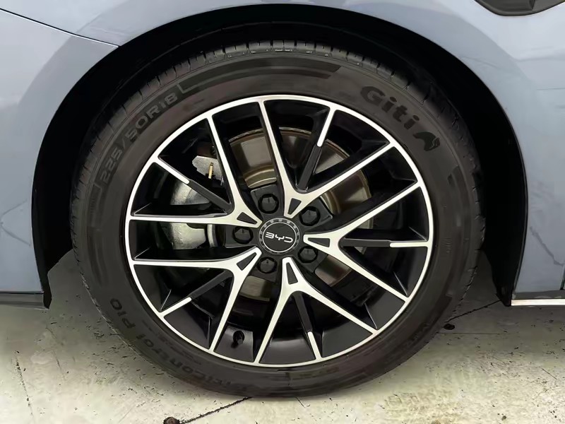 BYD Seal 07DM 2025