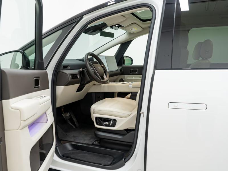 Li Auto Ideal MEGA 2024