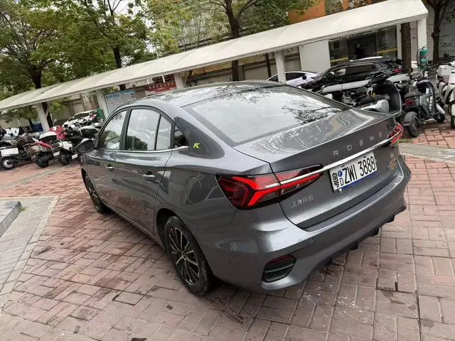 Roewe Roewe i5 Facelift 1.5L CVT Diamond edition