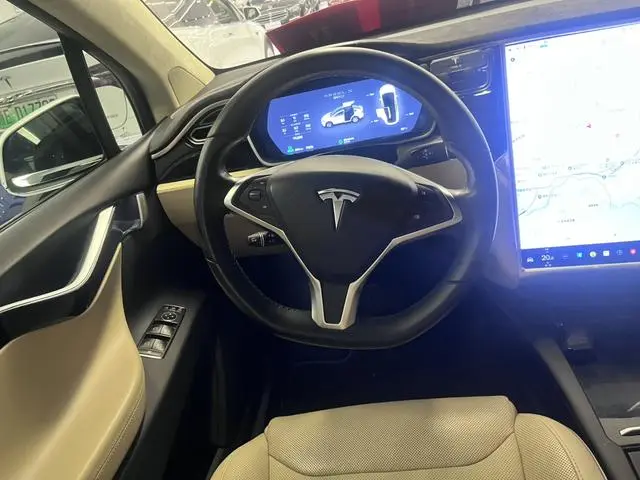 Tesla Model X 90D