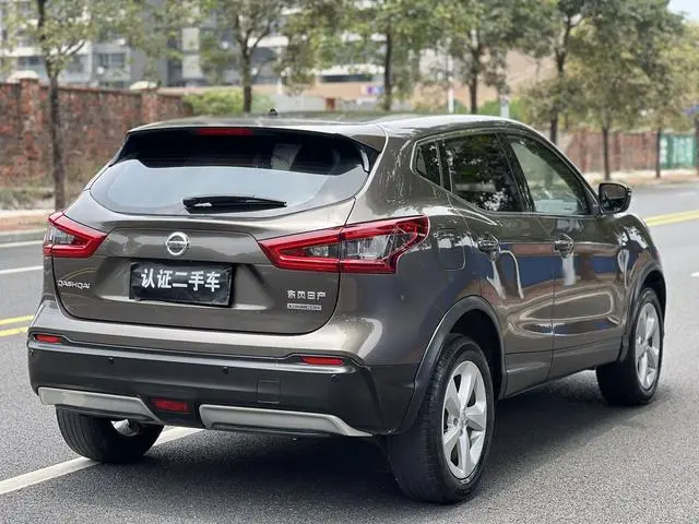 Nissan Qashqai 2.0L CVT Deluxe Edition