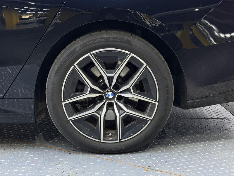 BMW BMW i5 2025