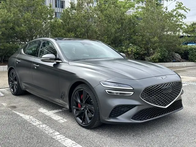 GENESIS Genisys G70 2.0T Rear Drive Deluxe Edition