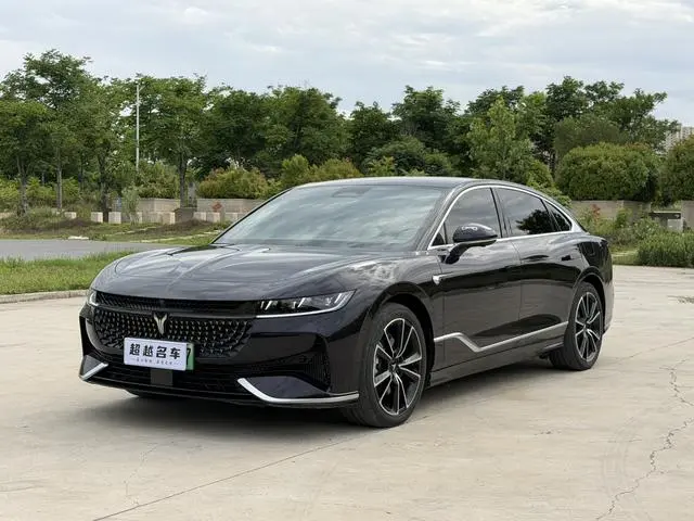 VOYAH Lantu chasing light PHEV Ultra-long battery life, four-wheel drive ultimate edition