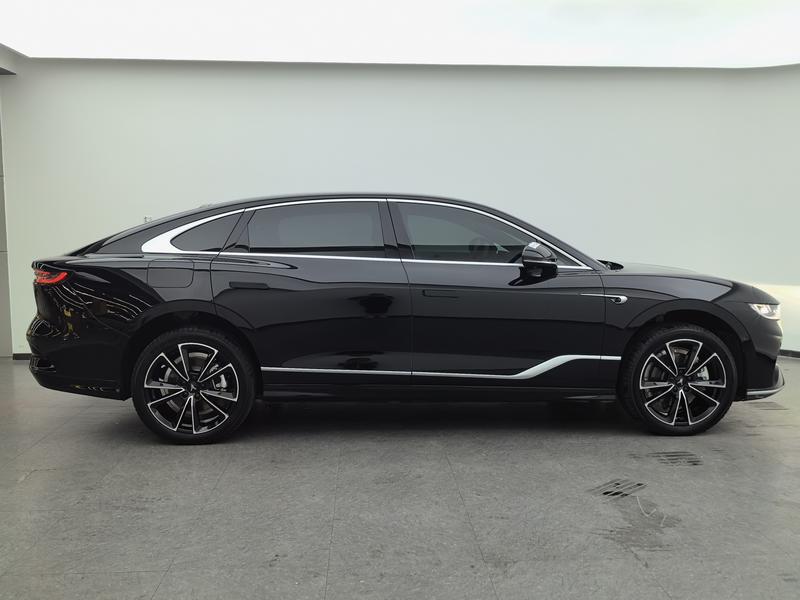 Voyah Lantu Chasing Light PHEV 2024