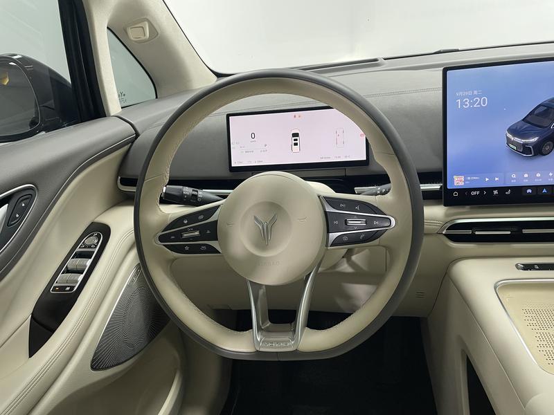 Voyah Lantu Dreamer PHEV 2025
