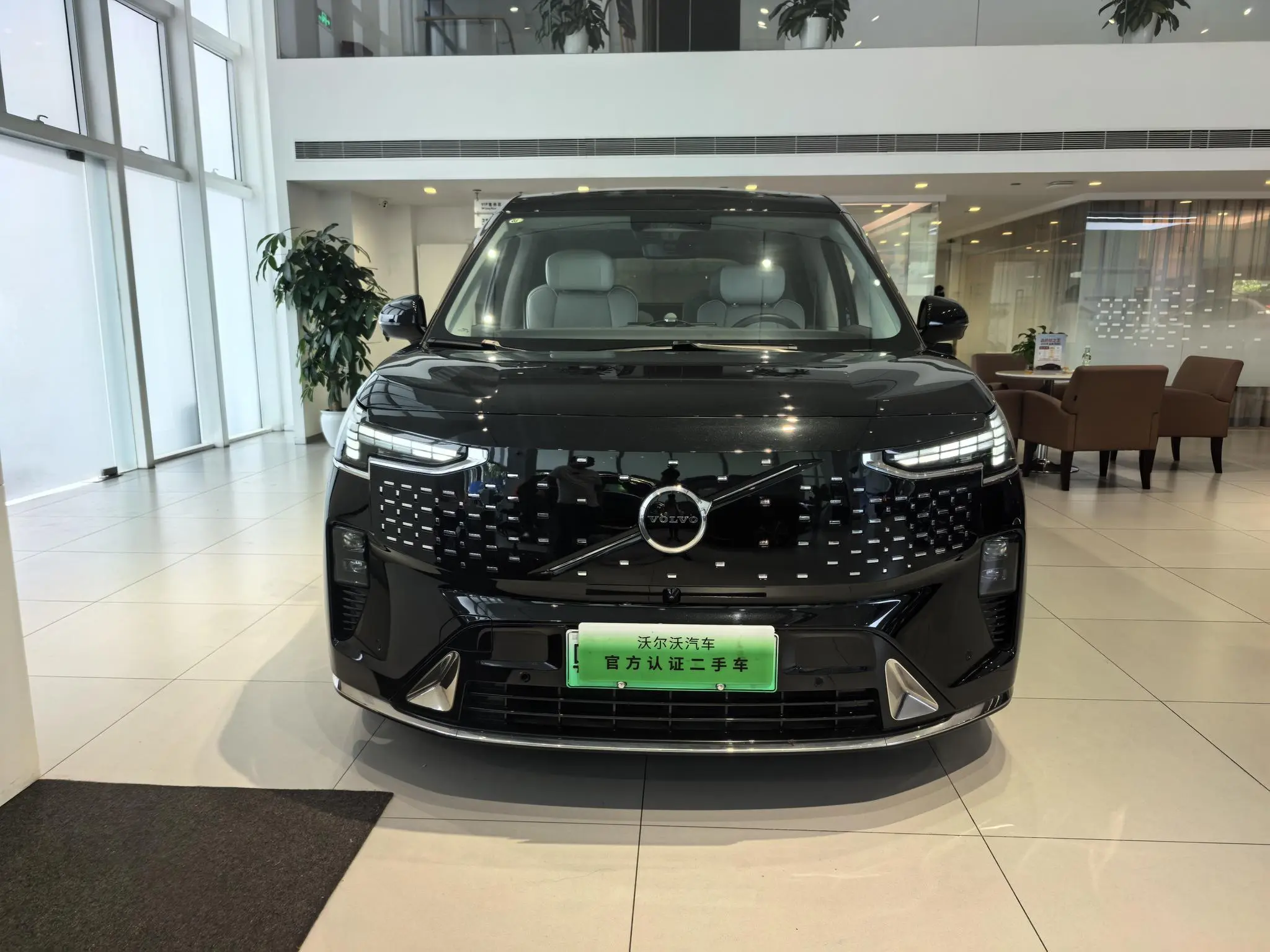 Volvo Volvo EM90 Ultra six seats