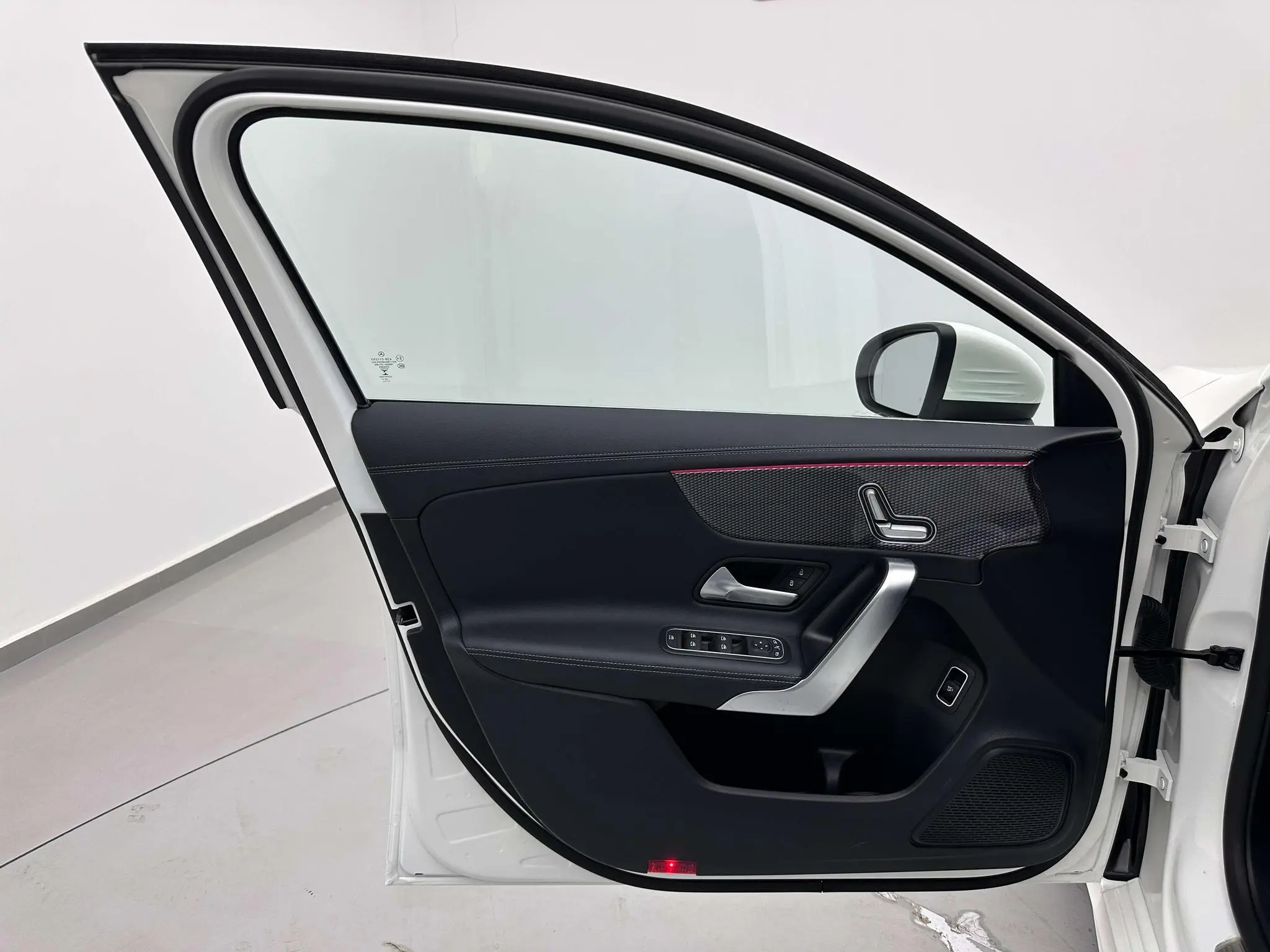 Mercedes-Benz Mercedes-Benz A-class Second facelift A 200 L sports sedan fashion version