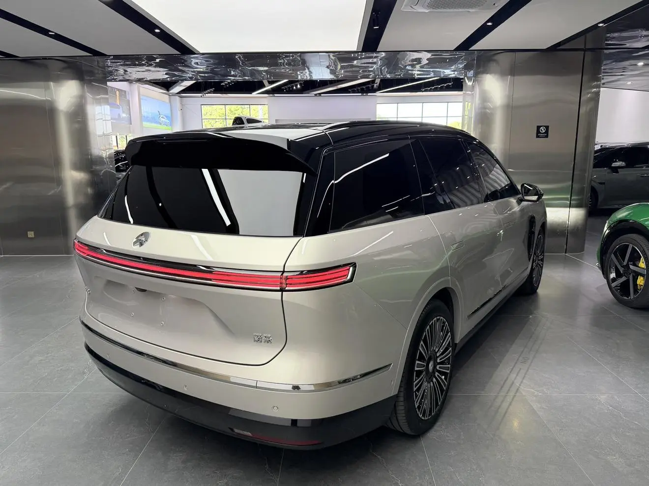 NIO NIO ES8 Six-seater Executive Deluxe Edition