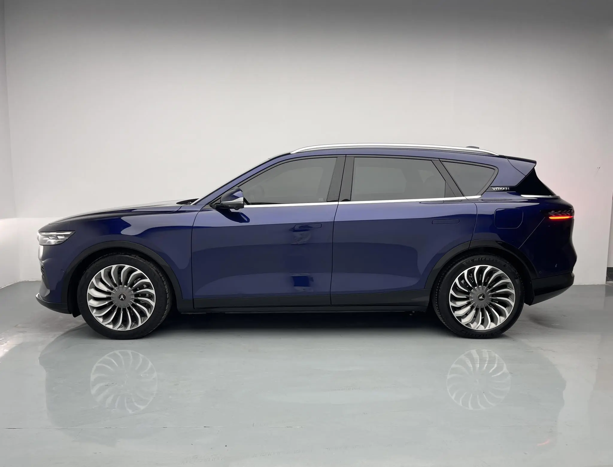 VOYAH Lan Tu FREE Four-wheel drive, long battery life, extended range version