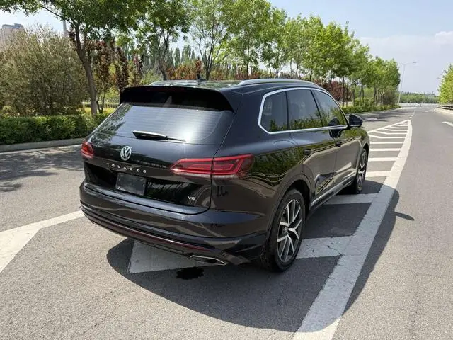 Volkswagen Touareg 3.0 TSI Sharp Front Version Country V