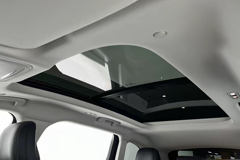 Lincoln Voyager 2023