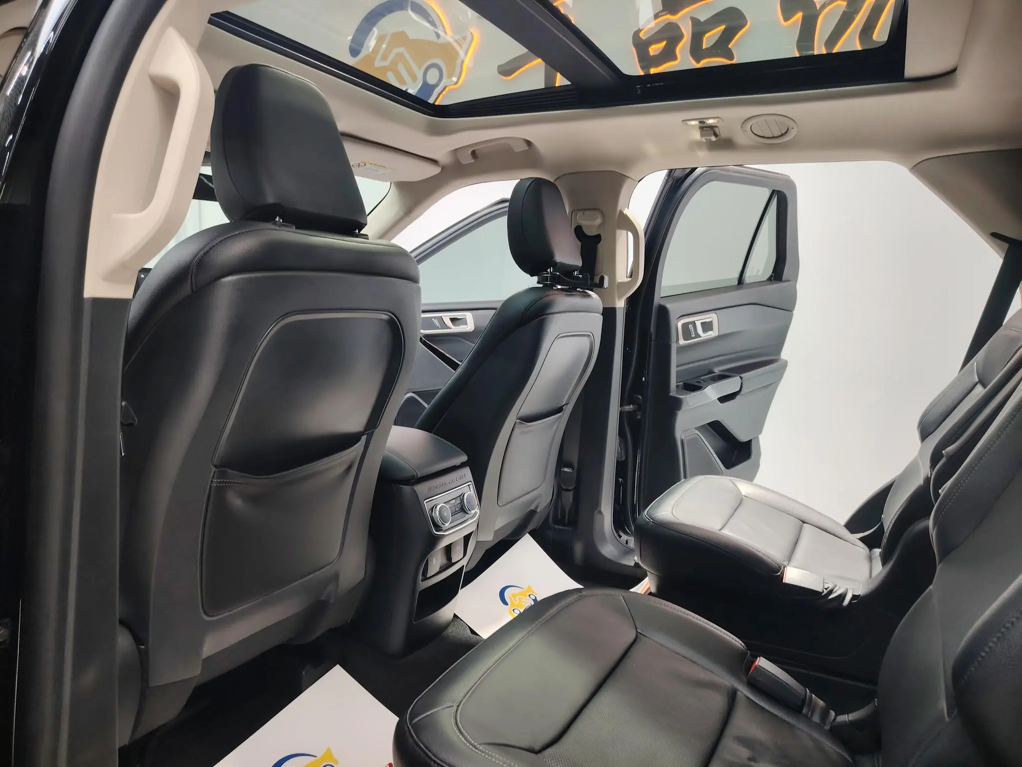 Ford Explorer EcoBoost 285 rear drive fashion version 6 seats