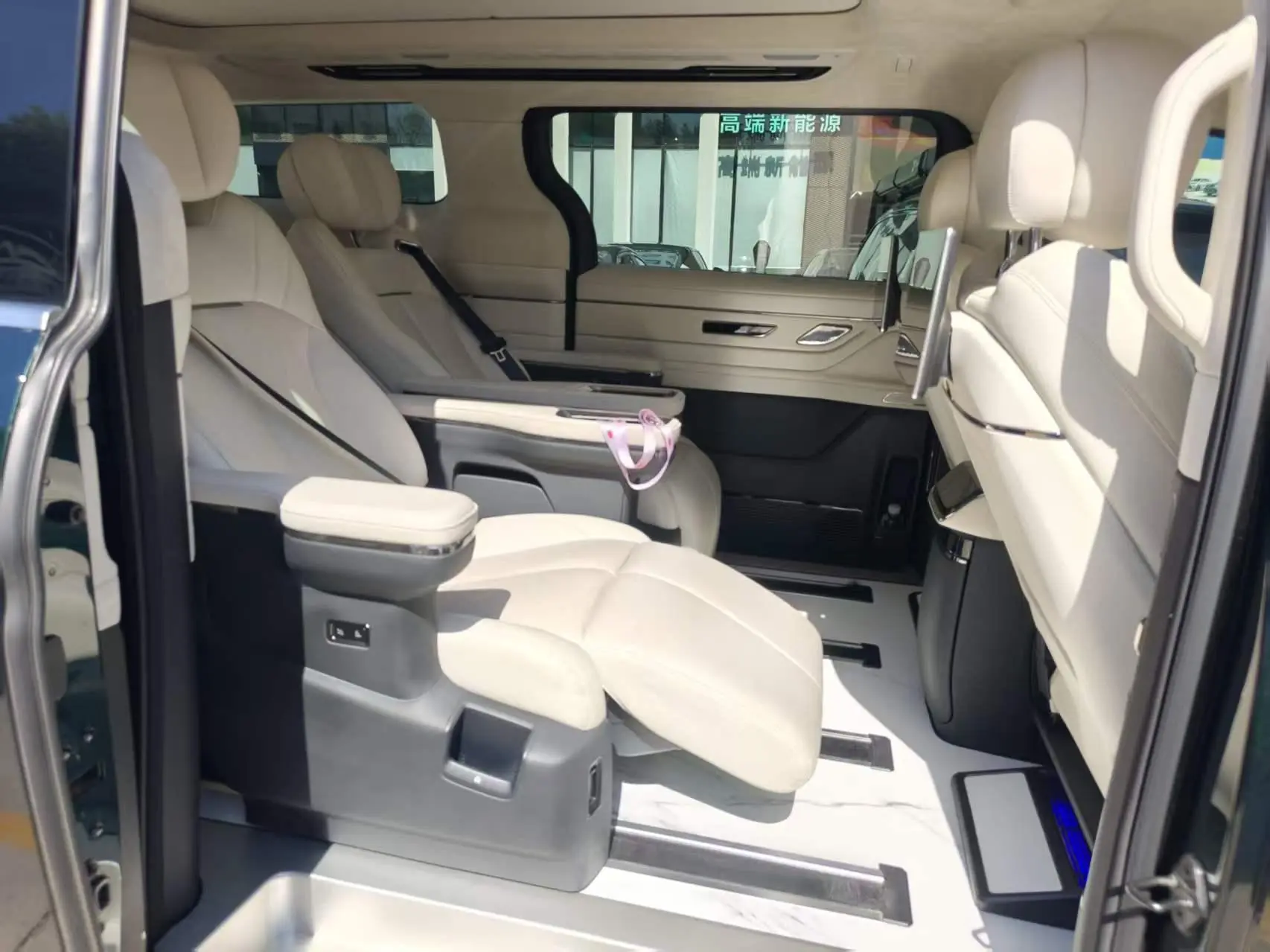 Geely Galaxy Wing true L380 805km four-wheel drive ultimate edition