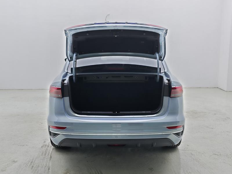 Geely Emgrand 2023