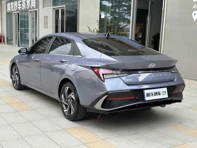 Hyundai Elantra 1.5L CVT LUX Premium Edition