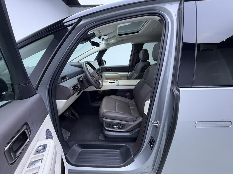 Li Auto Ideal MEGA 2024