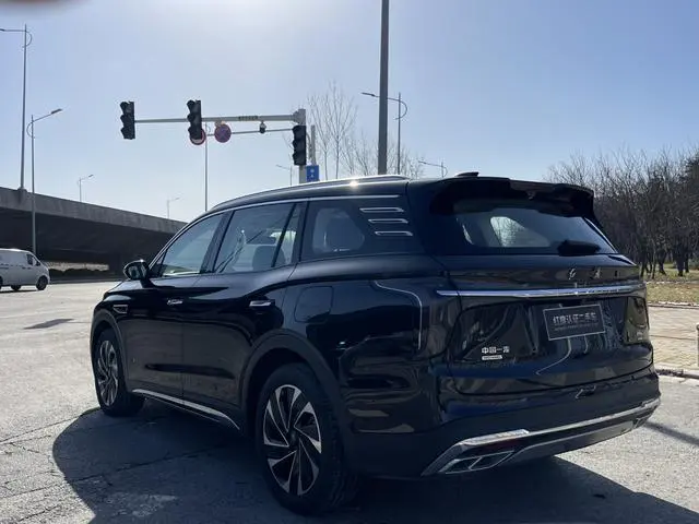 Hongqi Hongqi HS7 PHEV 2.0T four-wheel drive Qichang version 6 seats