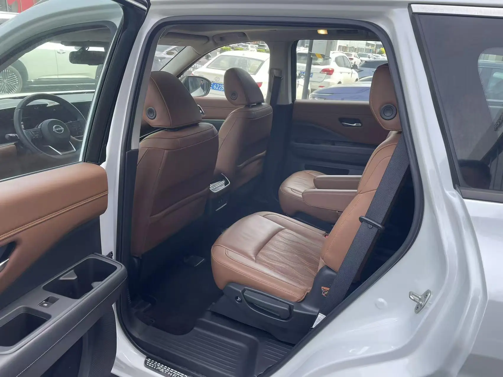 Nissan Exploring the land 380VC-TURBO four-wheel drive Zhizun Edition six-seater