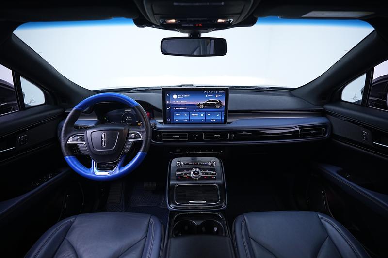 Lincoln Voyager 2021