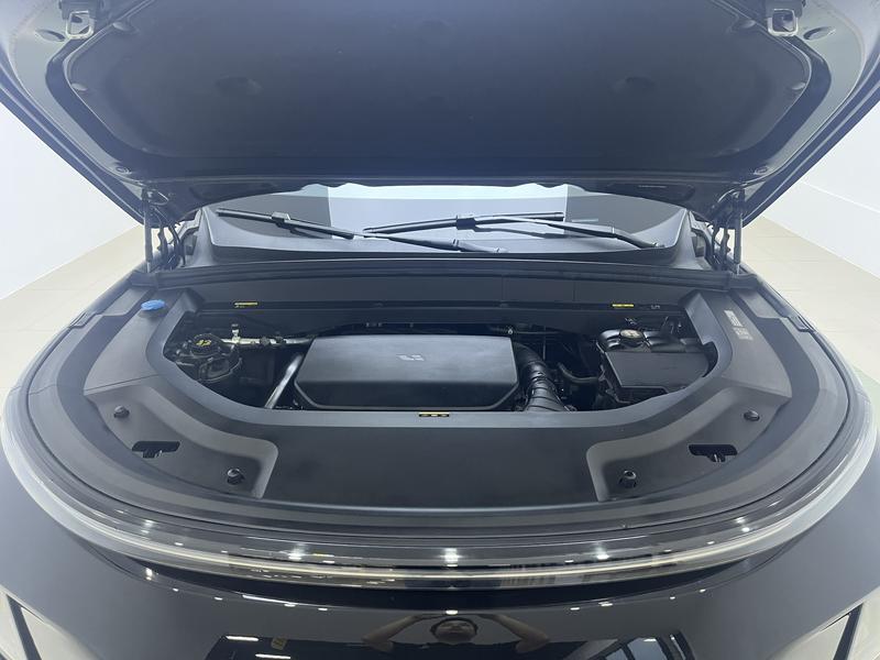 Li Auto Ideal L8 2024