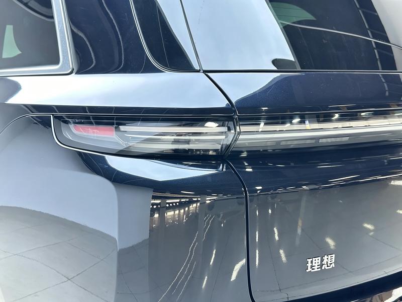 Li Auto Ideal L8 2023