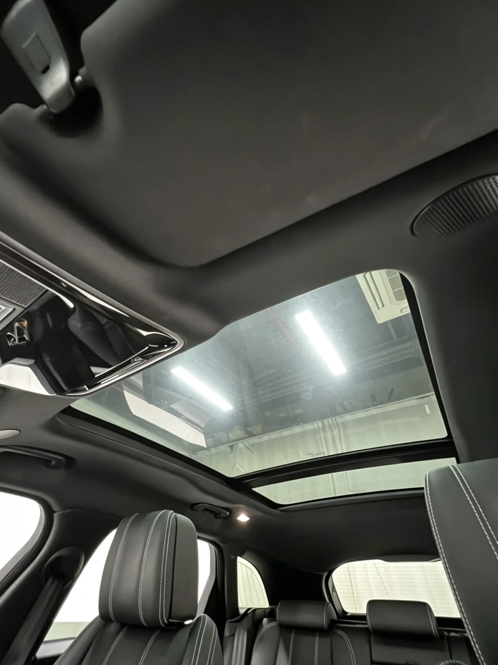 Land Rover Range Rover Star Pulse 250PS Yihe Collector's Edition