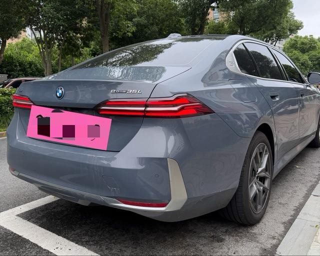 BMW BMW i5 2024