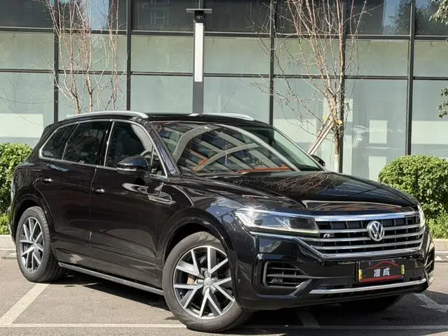 Volkswagen Touareg 3.0 TSI Sharp Front Version Country V