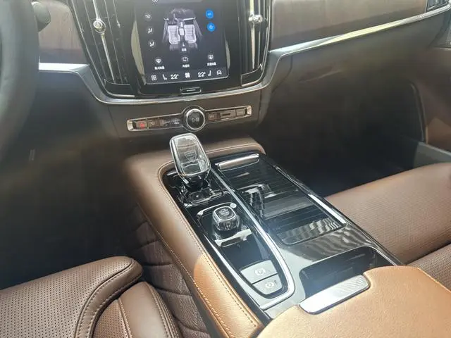 Volvo Volvo S90 PHEV T8 four-wheel drive long battery life Zhiya Deluxe Edition