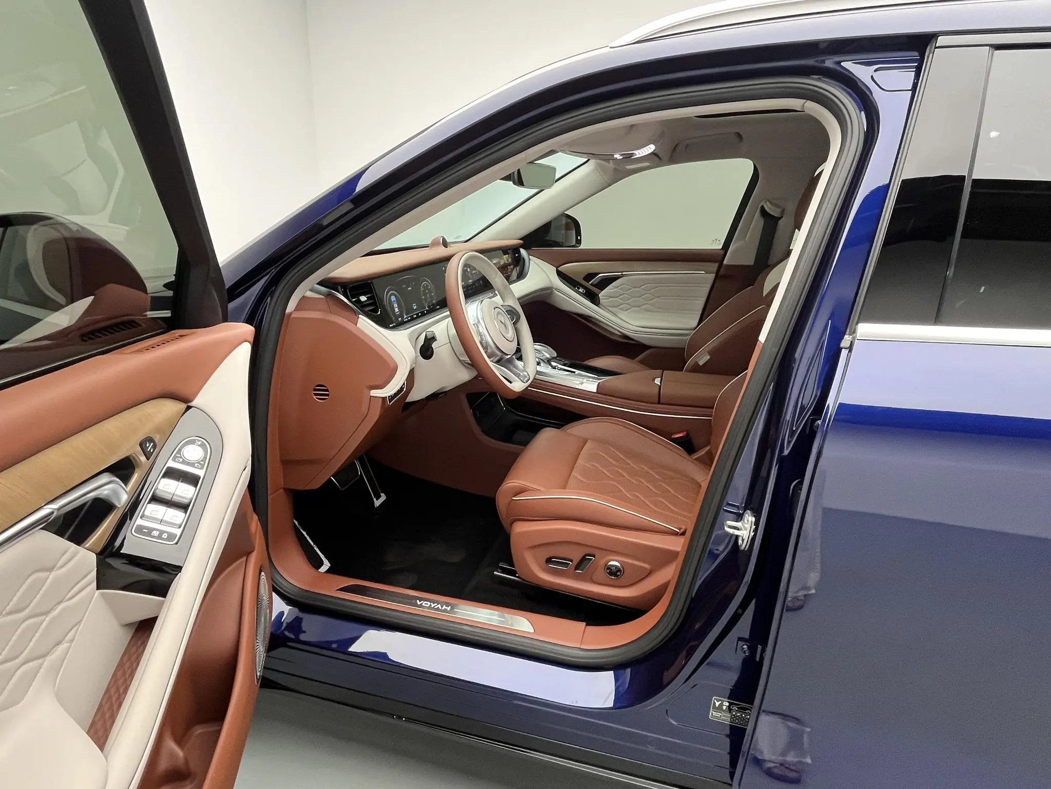 VOYAH Lan Tu FREE Four-wheel drive, long battery life, extended range version