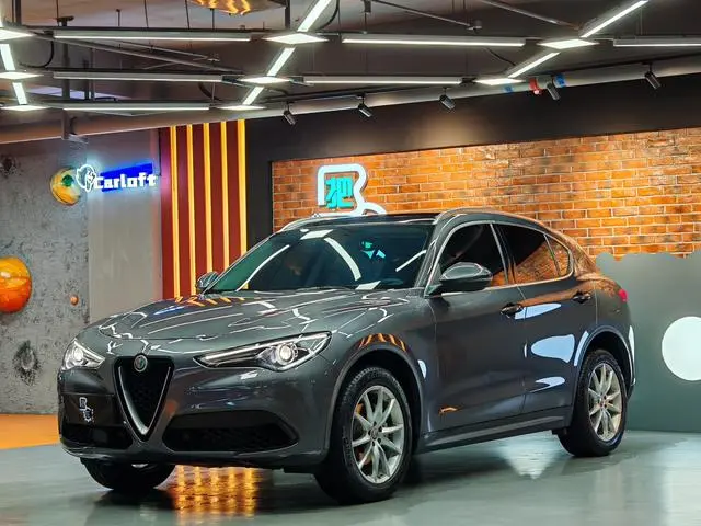Alfa Romeo Stelvio 2.0T 280HP Deluxe Edition