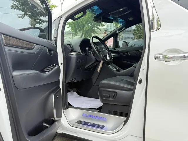 TOYOTA Elfa Dual engine 2.5L Premium Edition
