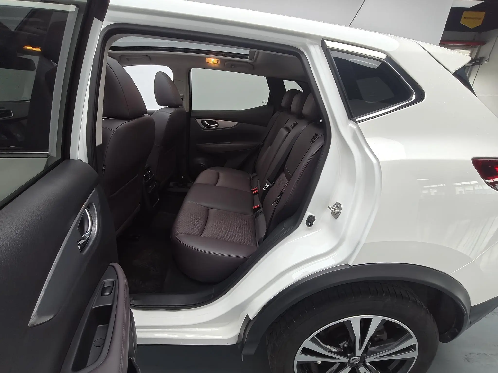 Nissan Qashqai 2.0L CVT Deluxe Edition