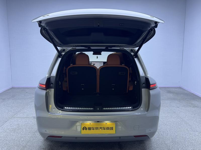 Li Auto Ideal L8 2024