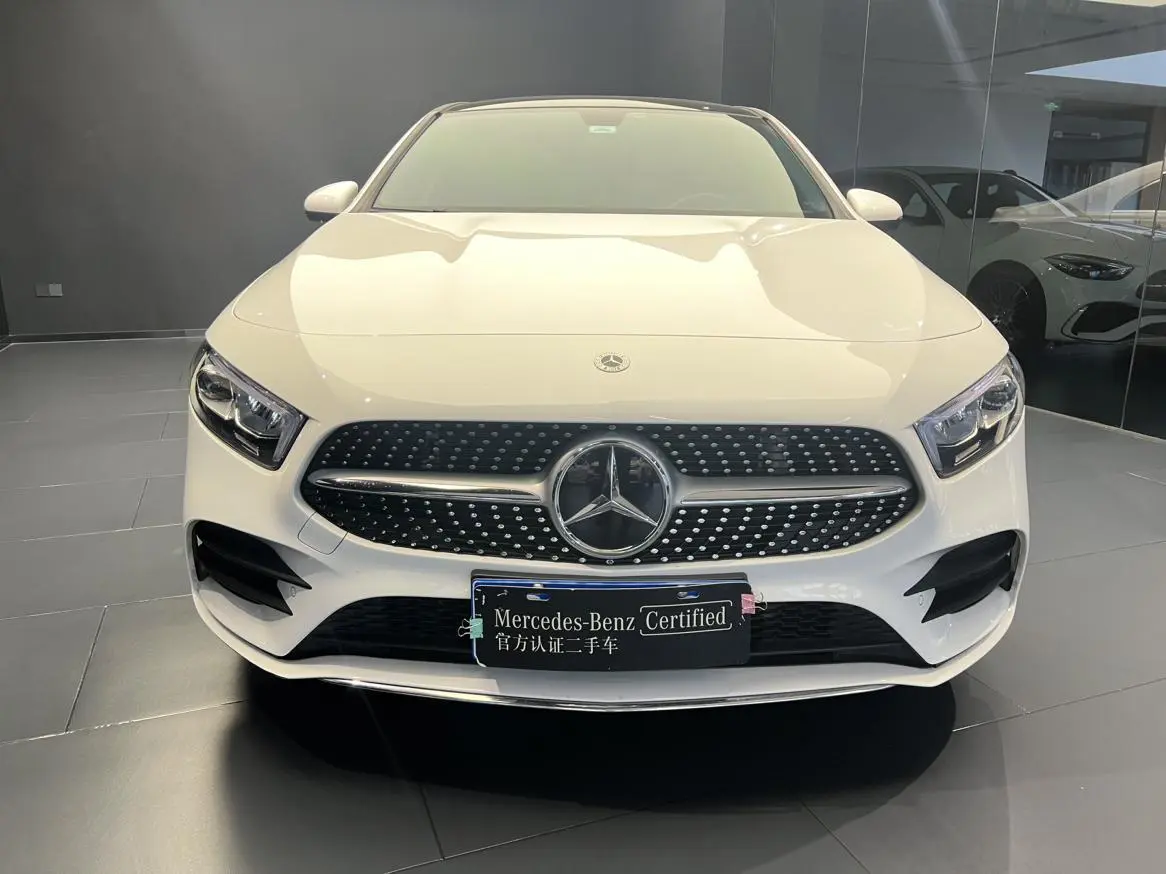 Mercedes-Benz Mercedes-Benz A-class Facelift A 200 L sports sedan dynamic version