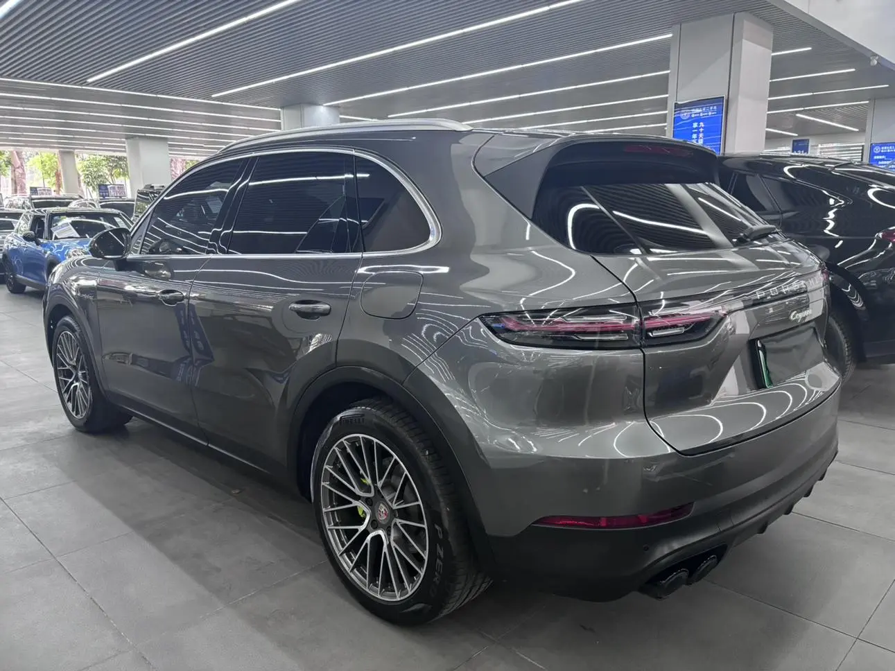 Porsche Cayenne E-Hybrid Cayenne E-Hybrid 2.0T Platinum Edition