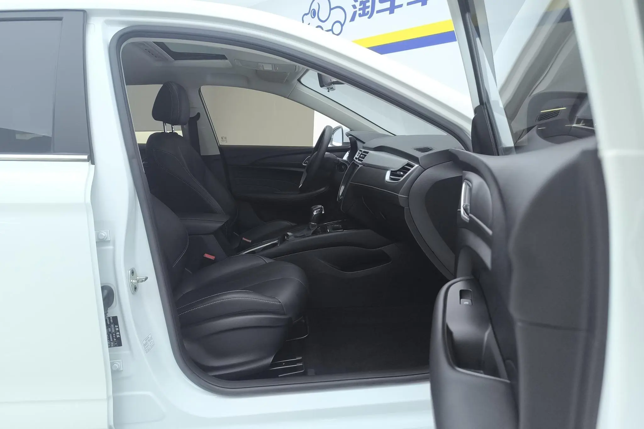 Roewe Roewe i5 1.5L automatic 4G Interconnection Linghao Ultimate Edition
