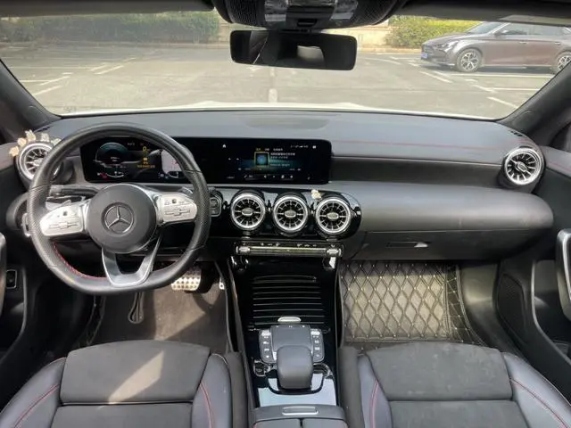 Mercedes-Benz Mercedes-Benz CLA CLA 200 four-door coupe