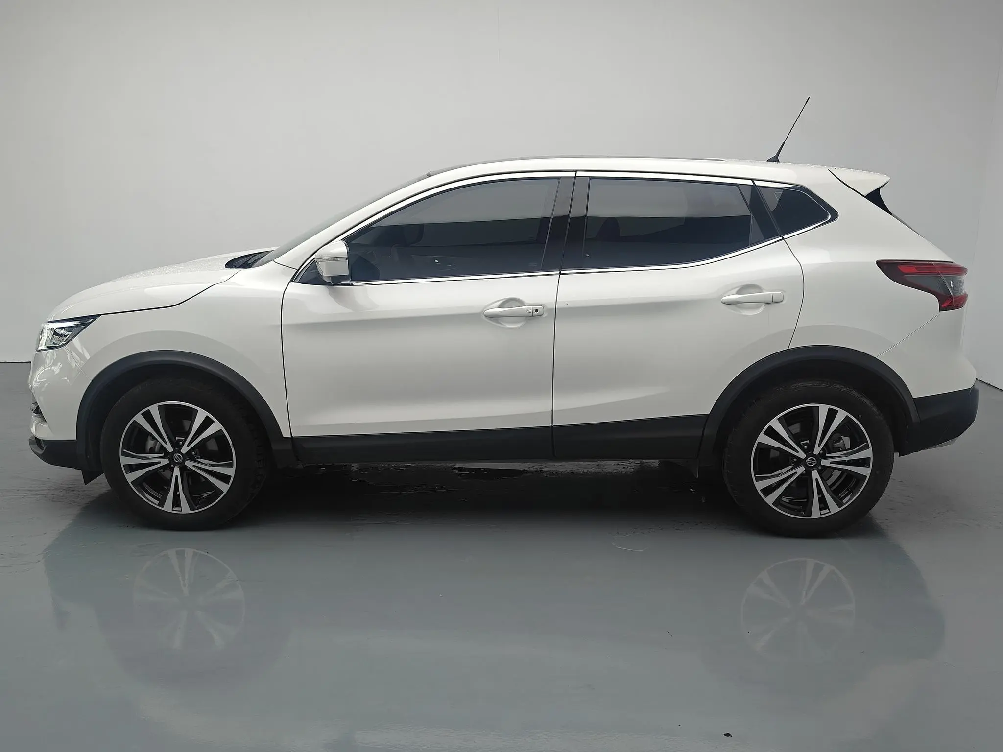 Nissan Qashqai 2.0L CVT Deluxe Edition