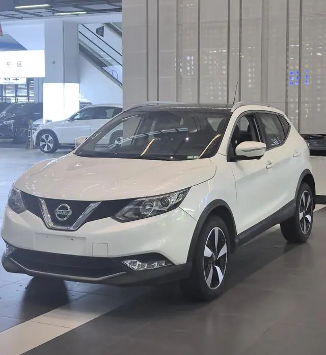 Nissan Qashqai 2.0L CVT Deluxe Edition