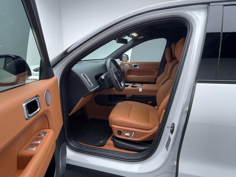Li Auto Ideal L6 2025