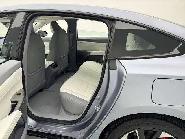 Dongfeng eπ eπ007 Pure electric 540 four-wheel drive Max version