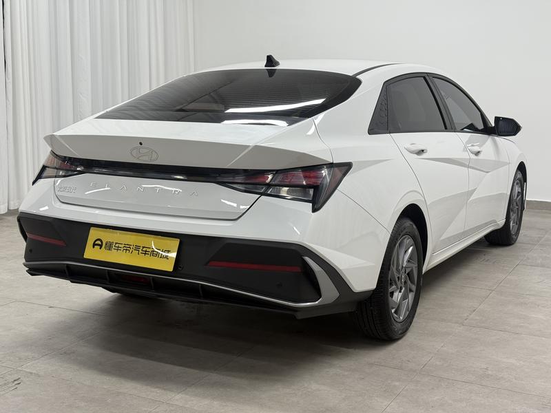 Hyundai Elantra 2023