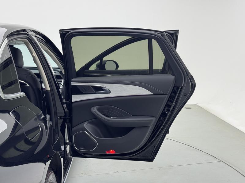 Hongqi Red Flag H5 2025