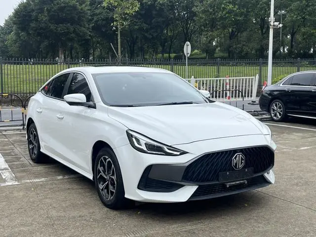 MG MG5 180DVVT CVT Youth Deluxe Edition