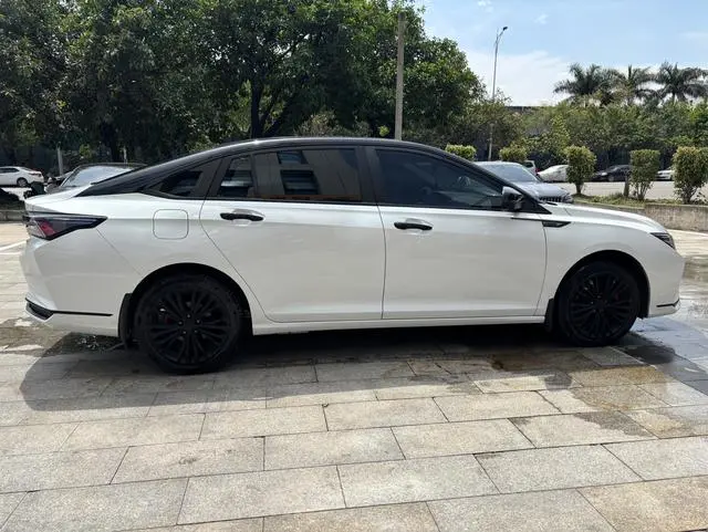 Dongfeng Fengshen Yi Hyun MAX 1.5T Super Handsome Trendy Dad Version
