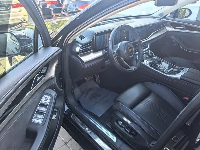 Hongqi Hongqi H9 3.0T Zhilian flag collar four-seater version