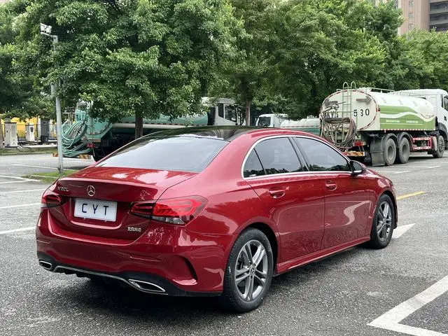 Mercedes-Benz Mercedes-Benz A-class Facelift A 180 L sports sedan